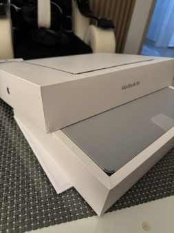 Macbook Air M3 2024