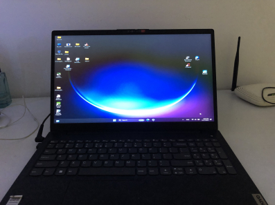 Laptop Lenovo V15 G2