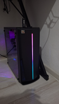 Gaming desktop kompjuter