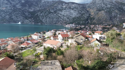 Urbanizovan plac 425 m² sa pogledom na more, 200 m od obale - Risan, Kotor