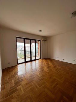 Trosoban stan, 80m2, Blok5, Podgorica, Izdavanje