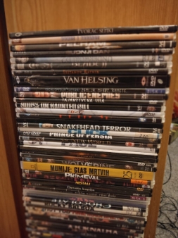 Prodajem DVD filmove. 