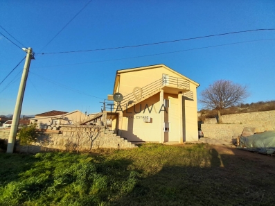 Prodaje se kuća sa placem 100m2+700m2, Donja Gorica | ID: D 037