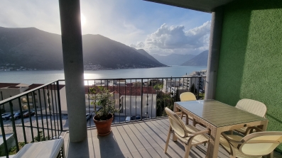 Prodajem luksuzan jednosoban stan u Kotoru
