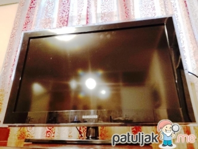 SAMSUNG LCD TV 32 incha + NOV zidni nosac 26-55 incha - Cijena 70  !