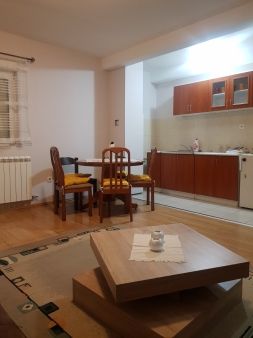 Cetinje, dvosoban stan, 80m2