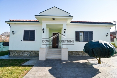 Luksuzna kuća 140m2 na placu 1.200m2, Zlatica – Podgorica