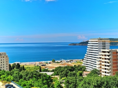 WAVE 76 - dvosoban apartman  sa prelepim pogledom na more i parking mestom Bečićima