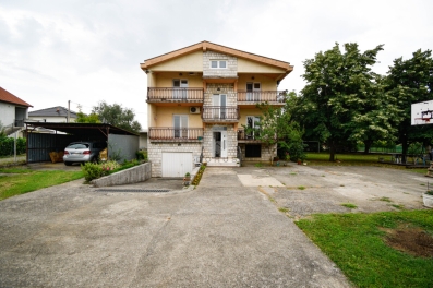 Porodična kuća 477 na placu od 1.660m2, Donja Gorica – Podgorica