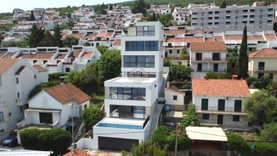 Luksuzna vila 315m2 na placu 450m2, Krašići - Tivat