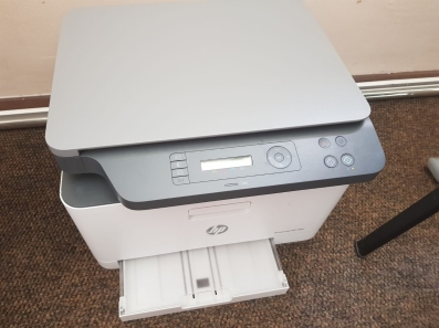 Prodajemo odlično očuvan HP 4ZB96A MFP laserski štampač