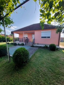 Prodaje se kuća 90m2 + 3.500m2, Zeta, Podgorica | ID: S 201