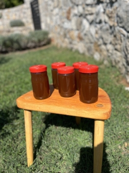 100% ekološki med, sa područja Nacionalnih Parkova Skadarsko jezero i Lovćen. Kontakt: 067-500-270