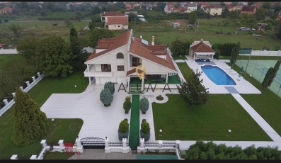 Na prodaju vila 930m2, na placu od 8.600m2, Tološi, Podgorica | ID: ML 761