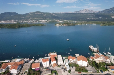 Plac 1612m2 sa pogledom na more, samo 50m udaljen od obale u Đuraševicima,Tivat