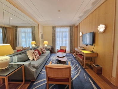 Prodaje se luksuzan jendosoban stan u Regent hotelu, Porto Montenegro