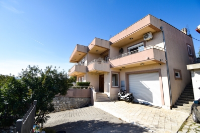 Porodična kuća 300m2 na placu 700m2, Malo Brdo - Podgorica