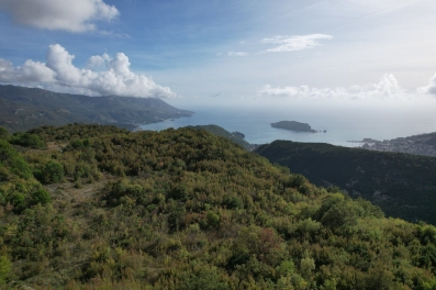 Plac 4000m2 sa Pogledom na Budvansku Rivijeru u Lapcicima