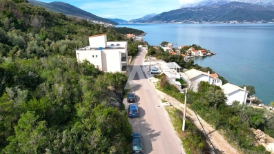 Prodaja Zemljišta u Radovićima, Tivat: Druga Linija od Mora sa Pogledom, 2300m2