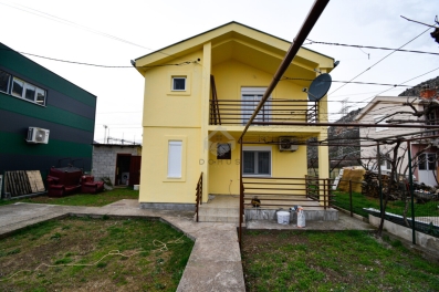 Porodična kuća 105m2 na placu 300m2, Tološi - Podgorica