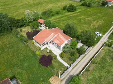 Prodaje se kuća površine 200m2, Velje Brdo- Podgorica