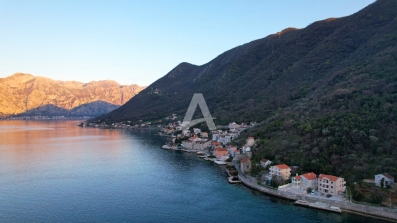 Neurbanizovan plac 19.000m2 na prvoj liniji mora,Stoliv, opština Kotor