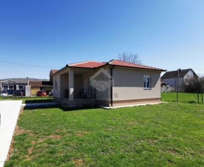 Prizemna kuća 75m2 na placu 540m2, Tološi - Podgorica