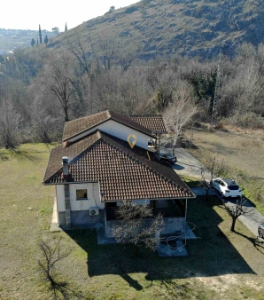 Prodaje se kuća 200m2 + 1870m2, Rogami, Podgorica | ID: S 149