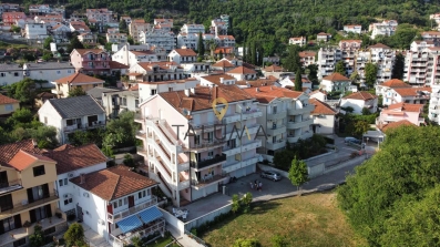 Prodaje se dio stambene zgrade 324m2+178m2+179m2, Igalo, Montenegro | ID: ML 204