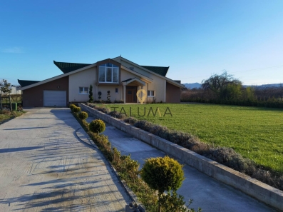 Prodaje se kuća 400m2, na placu od 2000m2, Grlić 2, Danilovgrad | ID: ML 535