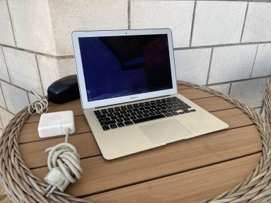 MacBook Air i5 