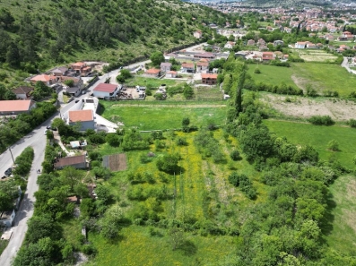 <p>Prodaje se urbanizovano zemljište površine 5542m2, u Doljanima, u Podgorici.</p>