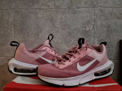 Prodajem nike air max original patike broj 38 kao nove