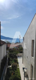 Tivat - Kuća sa pogledom na more na atraktivnoj lokaciji (120 m² + 500 m² dvorište)