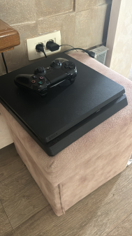 Playstation4 slim 1TB 5igrica