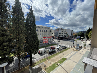 Prodaje/izdaje se stan od 79 m Pod Goricom/Centar Podgorice(žuta zgrada Zeta gradnja)blizu stadiona