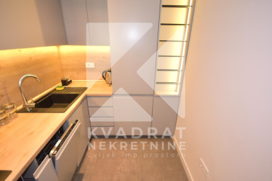 Izdavanje, Dvosoban stan, Podgorica, Centar, 120m2