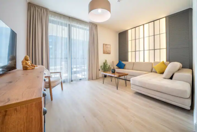 Iznajmljujem 2+1 apartman u hotelu Invictus/Bečići