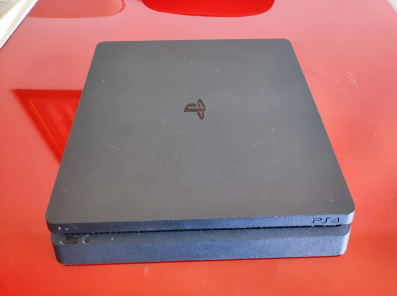 Play Station 4 Slim 1TB