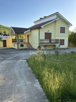 Izdaje se kuća 170m2 + 2.300m2, Spuž | ID: ML 1054