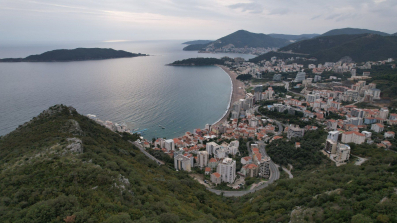 Urbanizovan Plac 5100m2 sa panoramskim pogledom u Rafailovicima