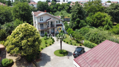 Prodaje se kuća 300m2, na placu od 1.360m2, Centar | ID: ML 1003