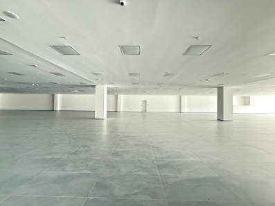 Atraktivna Ponuda – Poslovni Prostor 3600m2 za Izdavanje u Novom Šoping Centru, Kotor (Radanovići)