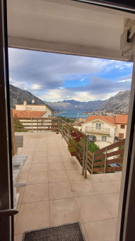 Dvosoban stan, 67m2, Skaljari, Kotor, Izdavanje