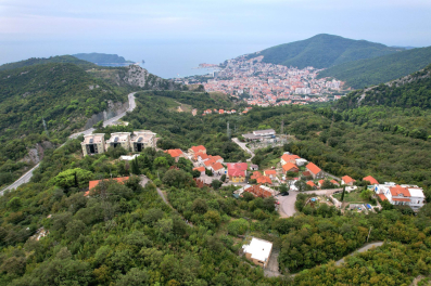 Zemljiste 2000m2 sa pogledom na more i grad-Markovici,Budva