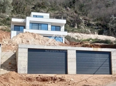 Vila 175m2 na placu od 1002m2 - Buljarica, Budva - Prodaja