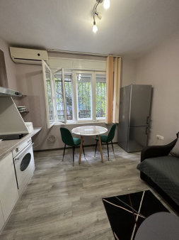 Garsonjera, 25m2, Centar, Podgorica, Izdavanje