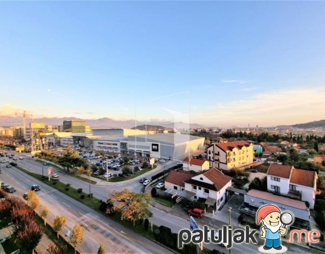 Trosoban lijepo namješten stan, 101m2, City kvart, Podgorica